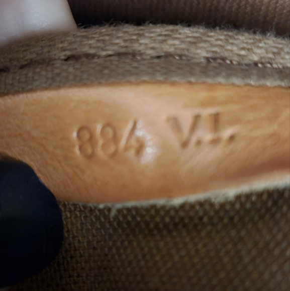 Authentic Vintage Louis Vuitton Saumur 35 Monogram Canvas Messenger Shoulder bag - Picture 15 of 16